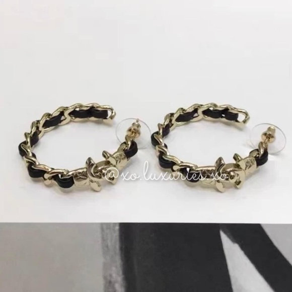 Authentic CHANEL New RECEIPT Turnlock Gold leather black hoop earrings rare GHW - Picture 8 of 10
